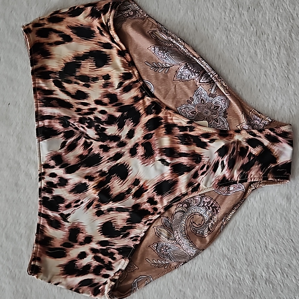 *NWT* Artesands Reversible Bikini Bottom